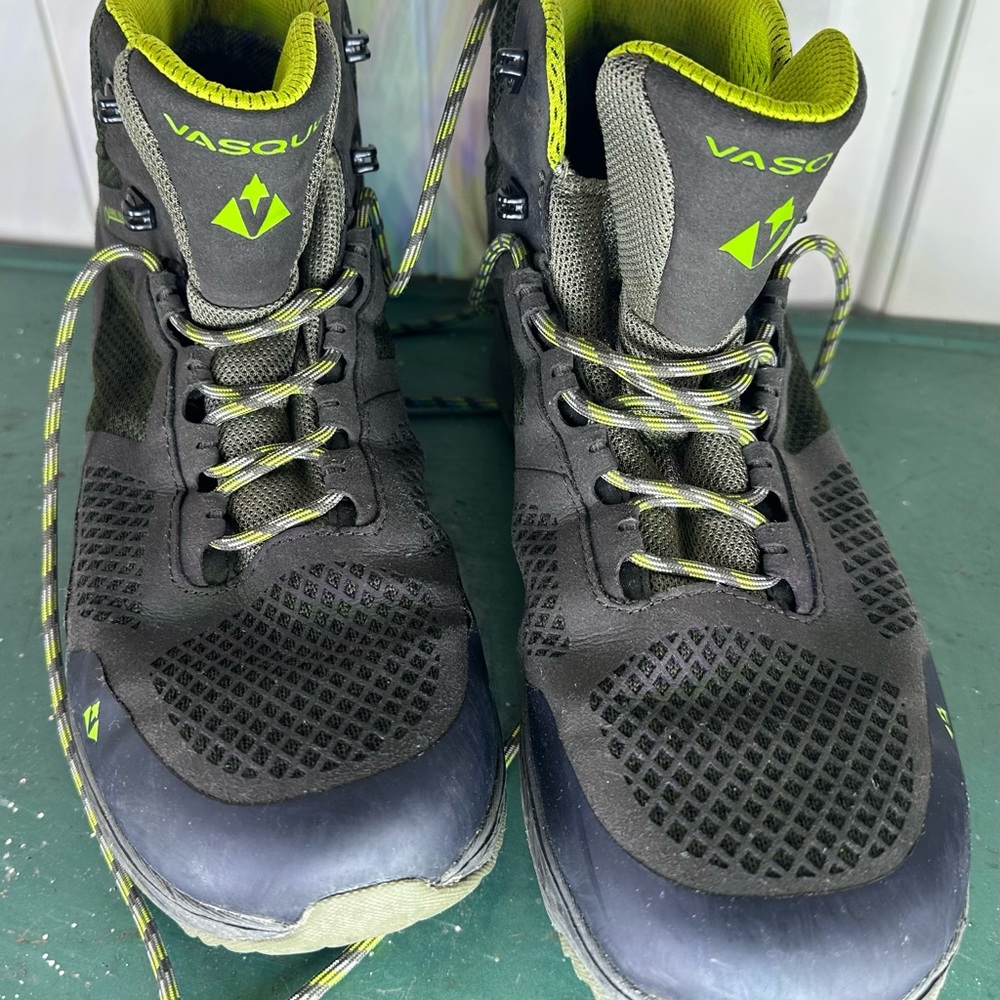 Vasque men US11 Breeze LT GTX hiking boots.